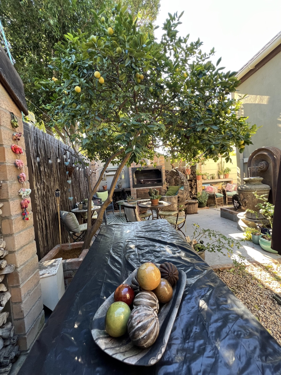 To Let 4 Bedroom Property for Rent in Strand Central Western Cape